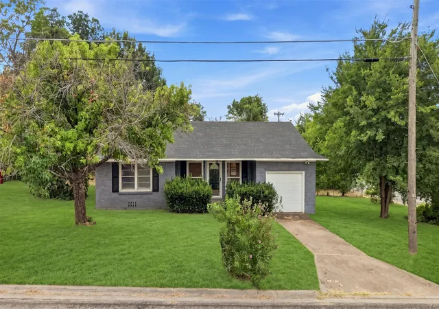Photo 1 of Single family home for sale at 1804 E Wells Ave, Sherman, TX 75090 | MLS# 21371077 | Listing updated on 2026-09-07