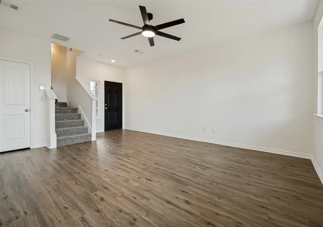 Photo 3 of Single family home for sale at 1403 Kinglet Dr, Ennis, TX 75119 | MLS# 21379883 | Listing updated on 2026-09-07