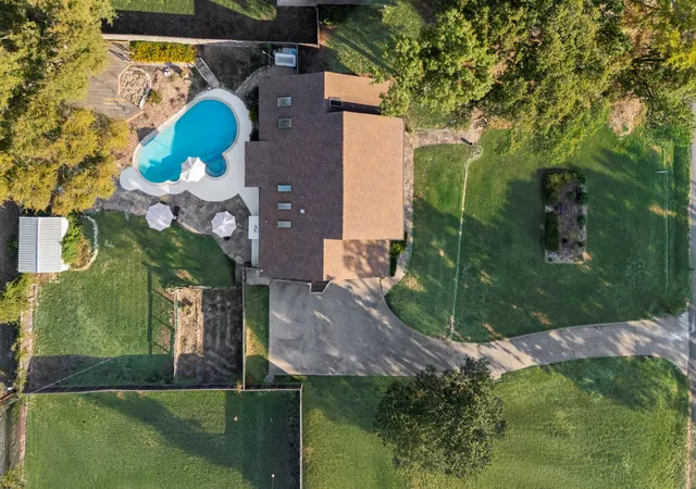 Photo 1 of Single family home for sale at 10633 Buddy Parker Rd, Kemp, TX 75143 | MLS# 21364520 | Listing updated on 2026-09-27