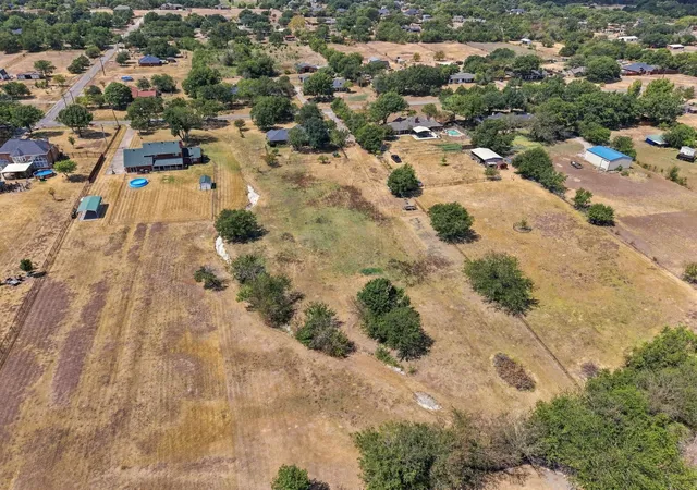 Photo 3 of Sale Pending at 706 Georgetown Rd, Ovilla, TX 75154 | MLS# 21379427 | Listing updated on 2026-10-09
