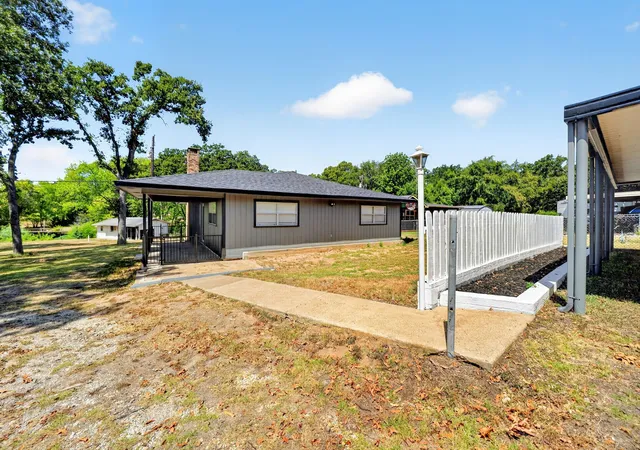 Photo 1 of Single family home for sale at 9458 Lakeland Loop, Quinlan, TX 75474 | MLS# 21379587 | Listing updated on 2026-09-07