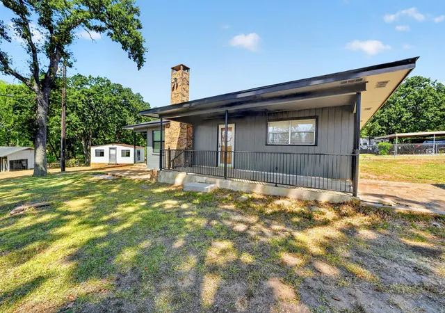 Photo 3 of Single family home for sale at 9458 Lakeland Loop, Quinlan, TX 75474 | MLS# 21379587 | Listing updated on 2026-09-07