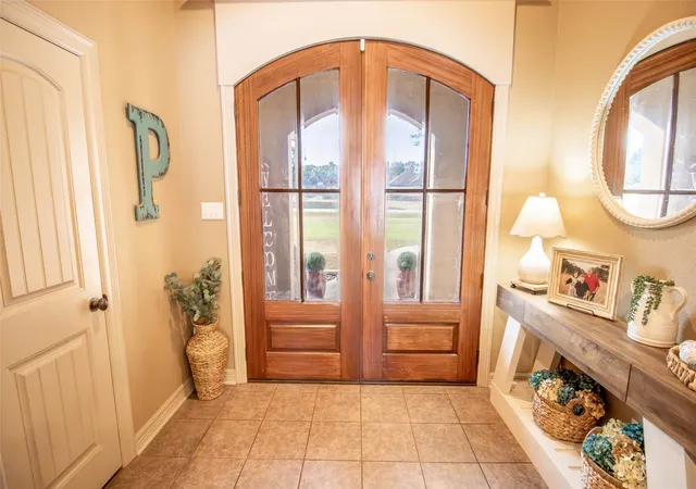 Photo 3 of Single family home for sale at 135 Pond Dr, Marshall, TX 75672 | MLS# 21376887 | Listing updated on 2026-09-07
