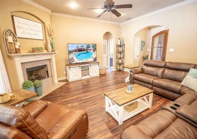 Photo 4 of Single family home for sale at 135 Pond Dr, Marshall, TX 75672 | MLS# 21376887 | Listing updated on 2026-09-07