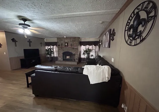 Photo 2 of Manufactured home for sale at 7429 W Henderson Gin Rd, Shreveport, LA 71107 | MLS# 21379989 | Listing updated on 2026-09-07