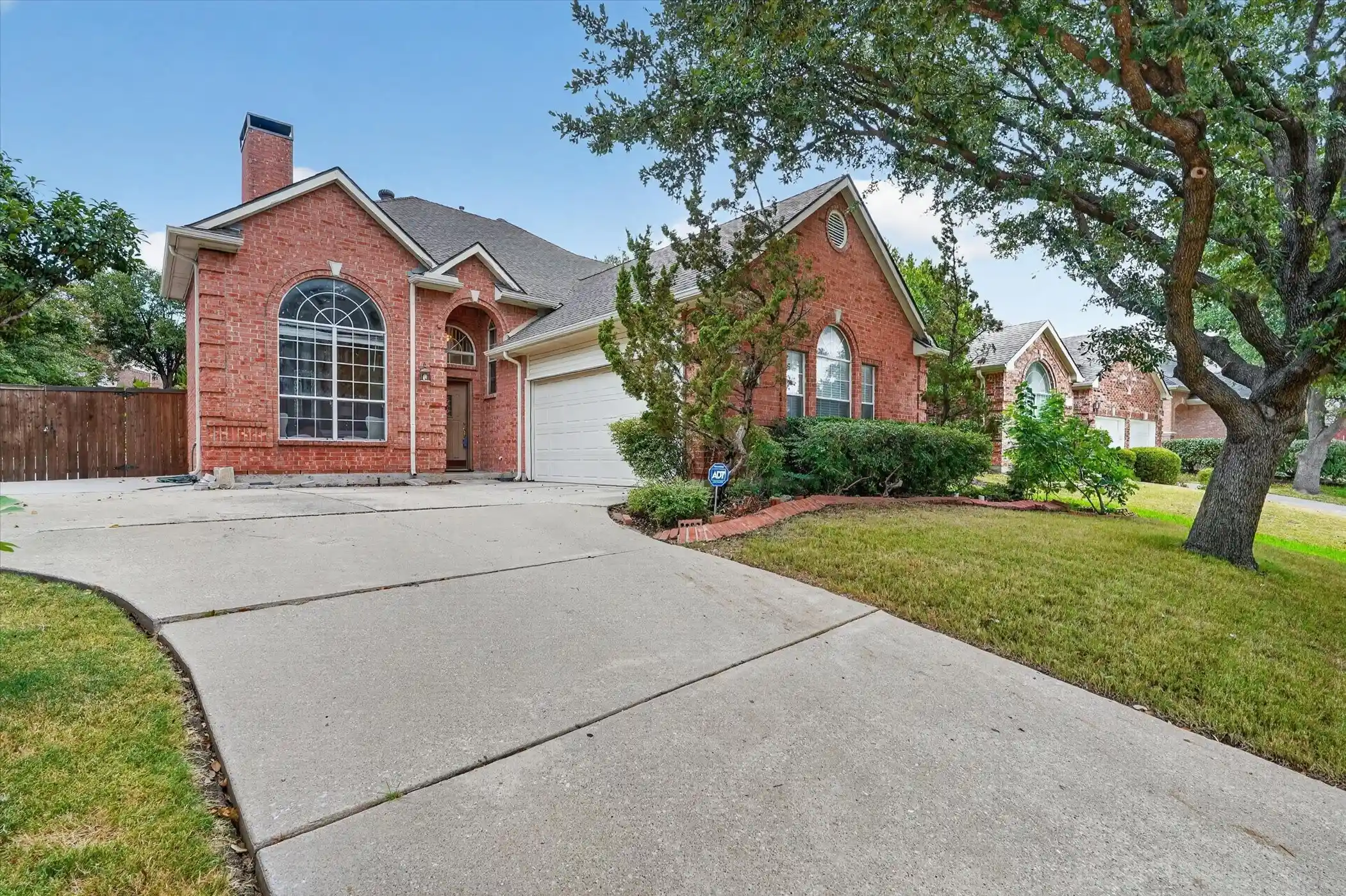 Photo 1 of Single family home for sale at 9803 Hickory Holw Ln, Irving, TX 75063 | MLS# 21365063 | Listing updated on 2026-10-15