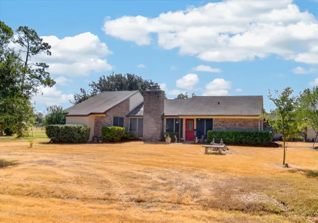 Photo 2 of Single family home for sale at 219 Willow Grv Rd, Woodway, TX 76712 | MLS# 21376808 | Listing updated on 2026-10-07