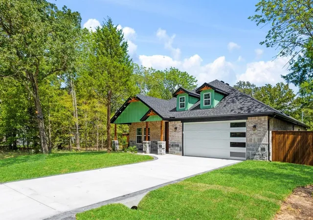 Photo 2 of Single family home for sale at 104 Parkside Dr, Trinidad, TX 75163 | MLS# 21377519 | Listing updated on 2026-10-07