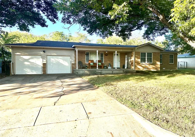 Single family home for sale at 15 Page St, Hurst, TX 76053 | MLS# 21379398