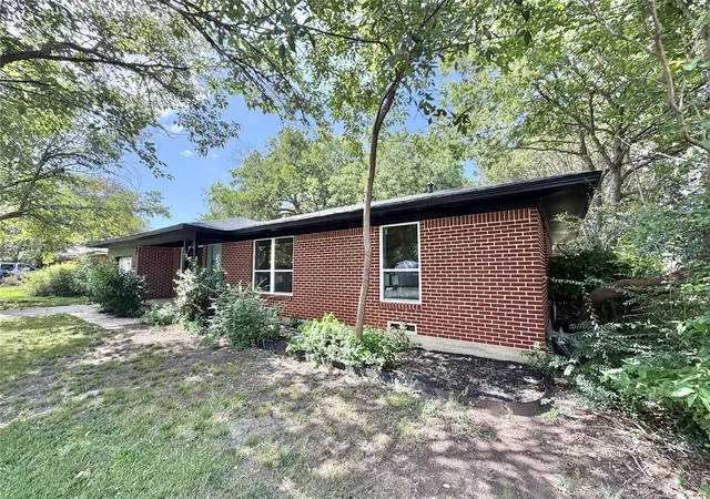 Photo 2 of Single family home for sale at 1812 Carlton St, Denton, TX 76201 | MLS# 21380091 | Listing updated on 2026-09-29