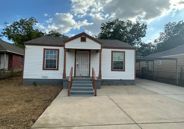 Photo 2 of Single family home for sale at 2720 Burchill Rd, Fort Worth, TX 76105 | MLS# 21380386 | Listing updated on 2026-10-09