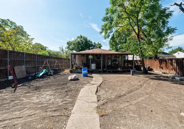 Photo 22 of Single family home for sale at 2603 Searcy Dr, Dallas, TX 75211 | MLS# 21380449 | Listing updated on 2026-10-09