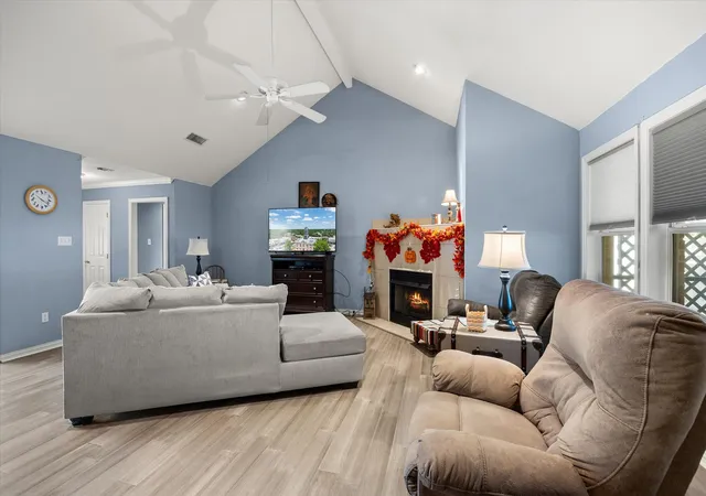 Photo 3 of Single family home for sale at 612 Parker Ln, Granbury, TX 76048 | MLS# 21380450 | Listing updated on 2026-09-22