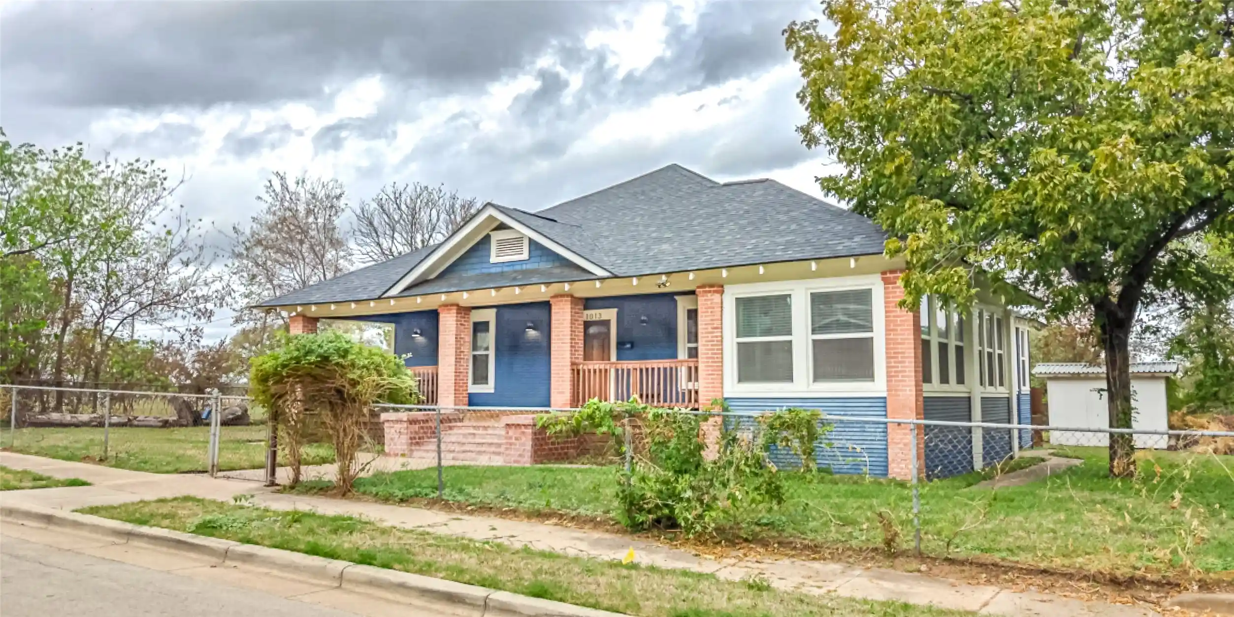 Photo 1 of Single family home for sale at 1013 Poindexter St, Fort Worth, TX 76102 | MLS# 21376756 | Listing updated on 2026-10-27