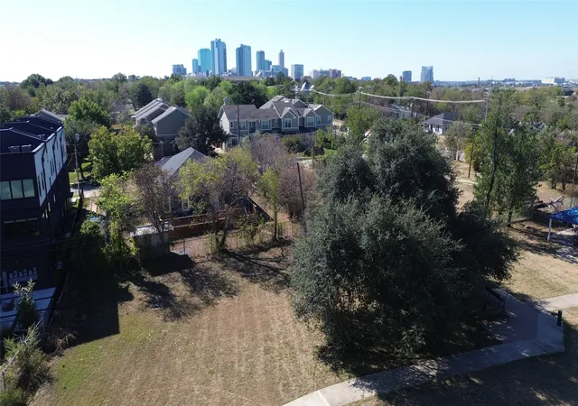 Photo 3 of Single family home for sale at 1013 Poindexter St, Fort Worth, TX 76102 | MLS# 21376756 | Listing updated on 2026-10-08