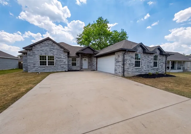Single family home for sale at 301 E Jefferson St, Palmer, TX 75152 | MLS# 21375237