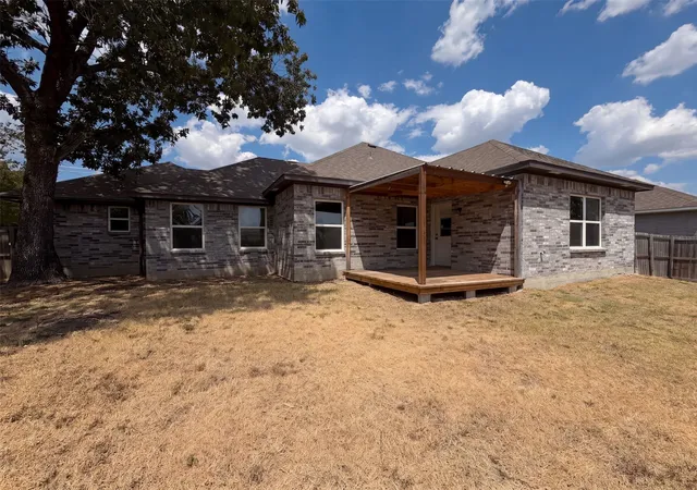 Photo 4 of Single family home for sale at 301 E Jefferson St, Palmer, TX 75152 | MLS# 21375237 | Listing updated on 2026-10-09