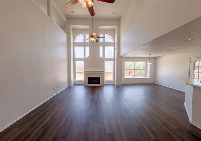Photo 3 of Single family home for sale at 213 Cozy Ln, Cedar Hill, TX 75104 | MLS# 21376373 | Listing updated on 2026-10-09