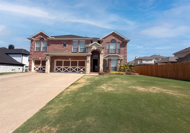 Single family home for sale at 409 Lone Oak Ct, Kennedale, TX 76060 | MLS# 21374204