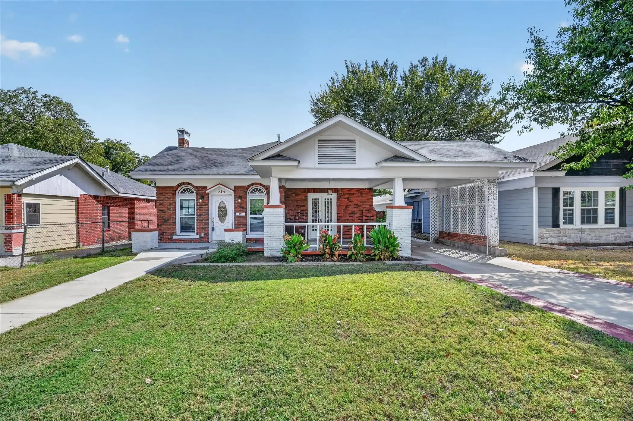 Photo 1 of Single family home for sale at 316 S Montreal Ave, Dallas, TX 75208 | MLS# 21381005 | Listing updated on 2026-10-25