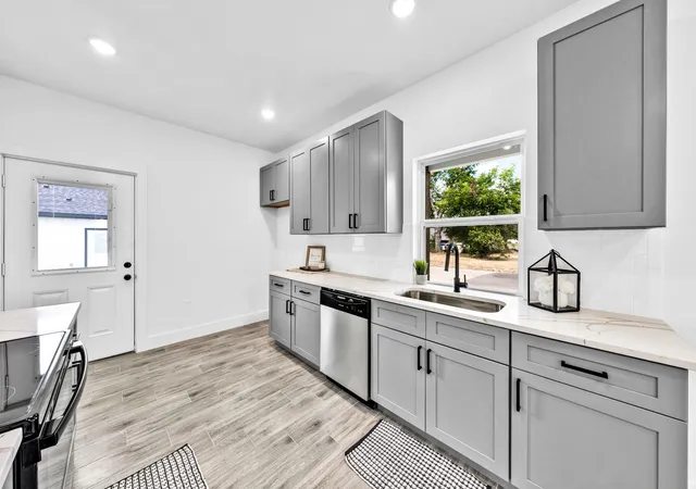 Photo 4 of Single family home for sale at 220 Calvert St, Sulphur Springs, TX 75482 | MLS# 21377690 | Listing updated on 2026-10-07