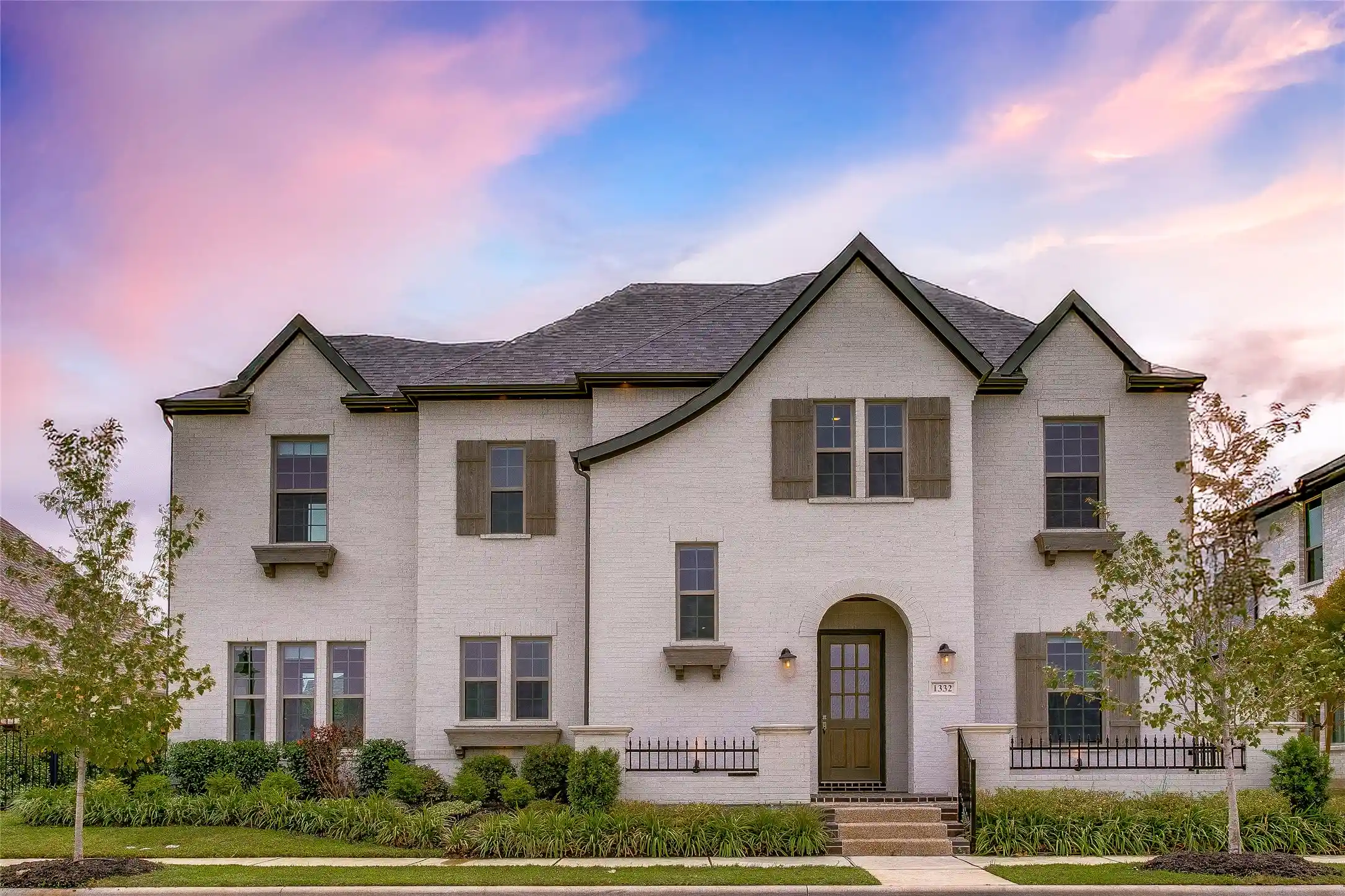 Photo 1 of Single family home for sale at 1332 Is Vista Dr, Arlington, TX 76005 | MLS# 21374197 | Listing updated on 2026-10-17