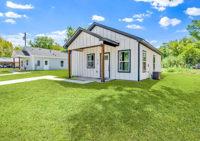 Photo 24 of Single family home for sale at 218 Calvert St, Sulphur Springs, TX 75482 | MLS# 21380266 | Listing updated on 2026-10-07