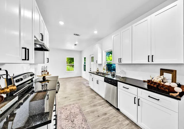 Photo 4 of Single family home for sale at 218 Calvert St, Sulphur Springs, TX 75482 | MLS# 21380266 | Listing updated on 2026-10-07