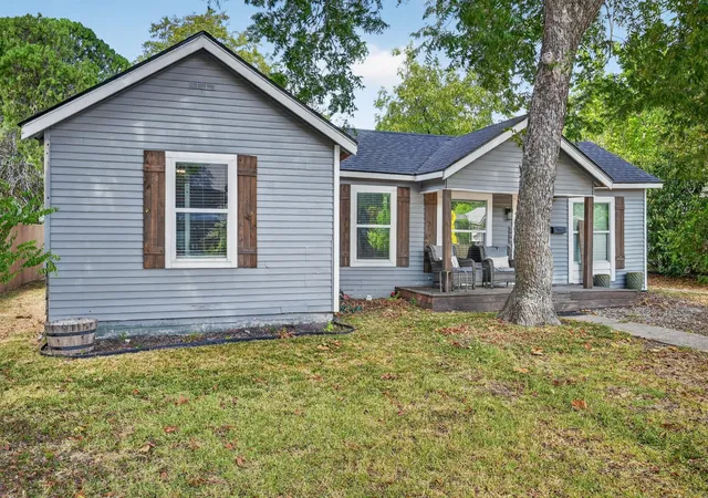 Photo 1 of Single family home for sale at 209 Cynisca St, Waxahachie, TX 75165 | MLS# 21381186 | Listing updated on 2026-09-29