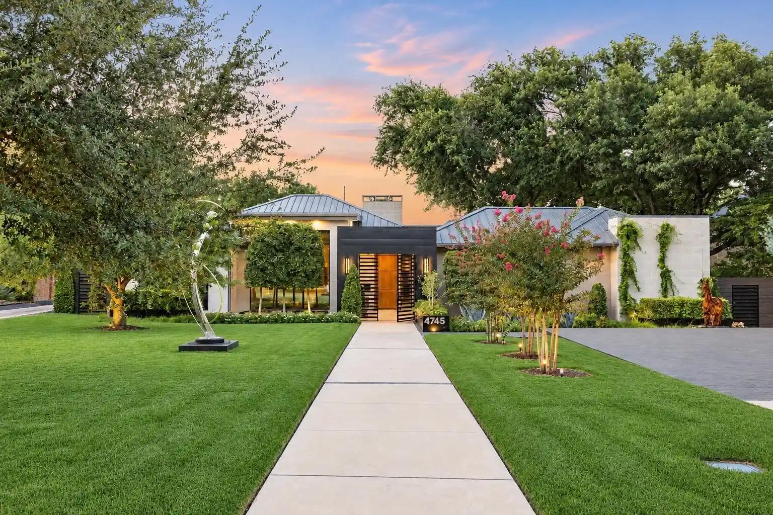 Photo 1 of Mansion for sale at 4745 Crooked Ln, Dallas, TX 75229 | MLS# 21378855 | Listing updated on 2026-10-22