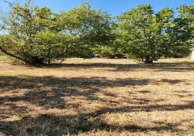 Photo 1 of Land for sale at 802 E 17th Street, Corsicana, TX 75110 | MLS# 21380517 | Listing updated on 2026-09-16