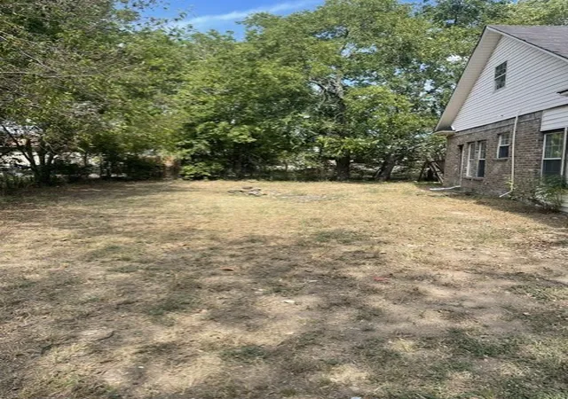 Photo 2 of Single family home for sale at 214 South 4th, Wills Point, TX 75169 | MLS# 21381304 | Listing updated on 2026-09-21