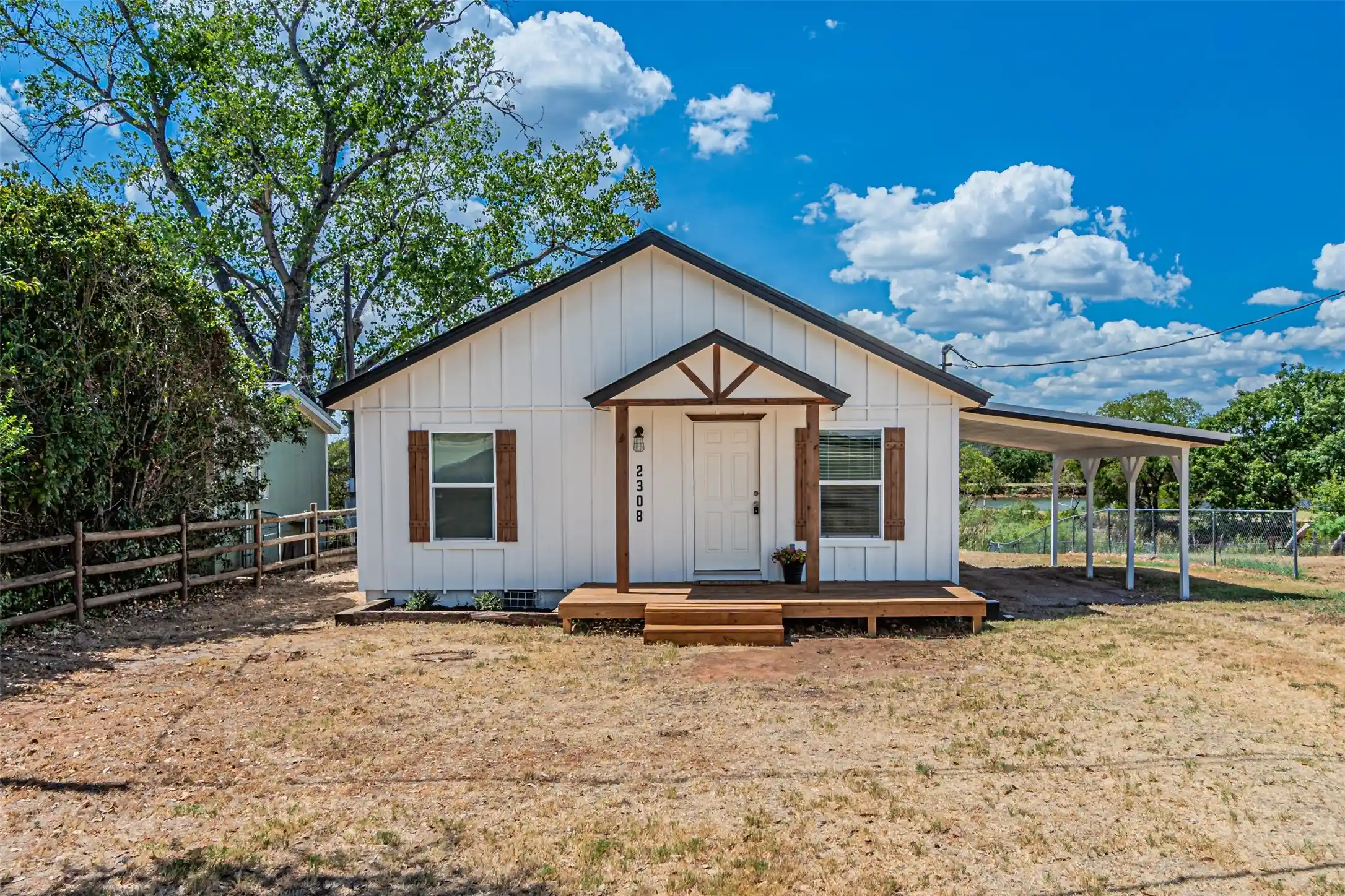 Photo 1 of Single family home for sale at 2308 Long Crk Ct, Granbury, TX 76049 | MLS# 21381303 | Listing updated on 2026-10-21