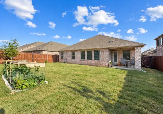Photo 4 of Single family home for sale at 9824 Tin Star St, Aubrey, TX 76227 | MLS# 21374480 | Listing updated on 2026-10-08