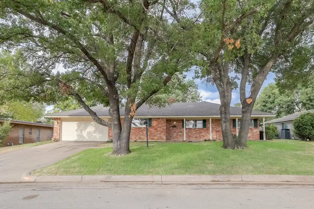 Photo 1 of Single family home for sale at 6805 Valhalla Rd, Fort Worth, TX 76116 | MLS# 21381328 | Listing updated on 2026-10-24