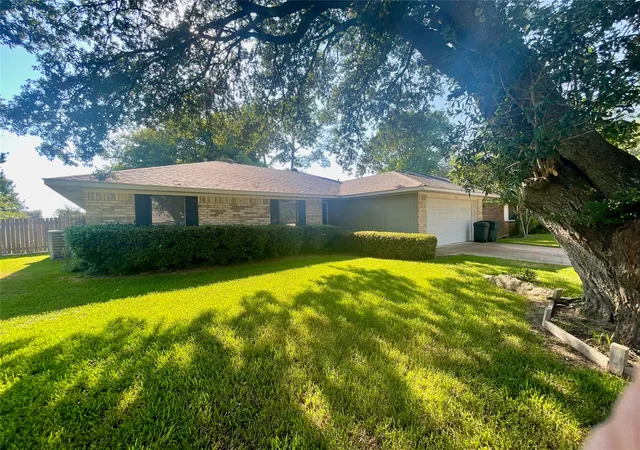 Photo 2 of Single family home for sale at 5420 Pampus Ln, Bossier City, LA 71112 | MLS# 21381388 | Listing updated on 2026-10-04