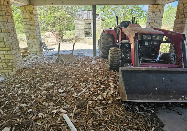 Photo 3 of Single family home for sale at 5921 County Rd 3030, Corsicana, TX 75109 | MLS# 21381469 | Listing updated on 2026-09-23