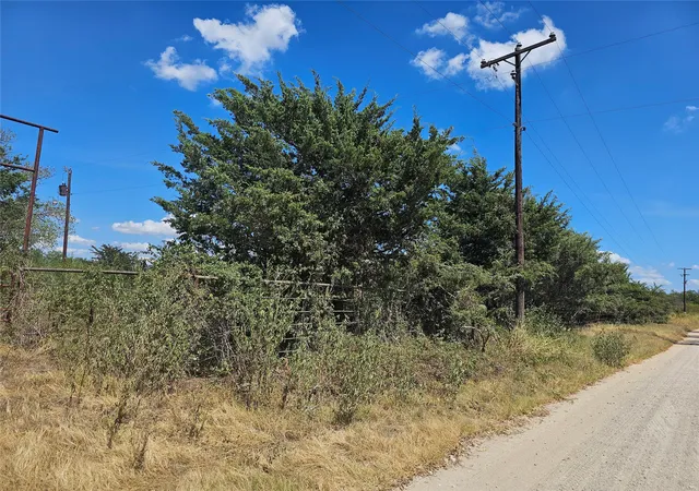Photo 1 of Land for sale at 5931 SE County Rd 3030, Corsicana, TX 75109 | MLS# 21381491 | Listing updated on 2026-09-30