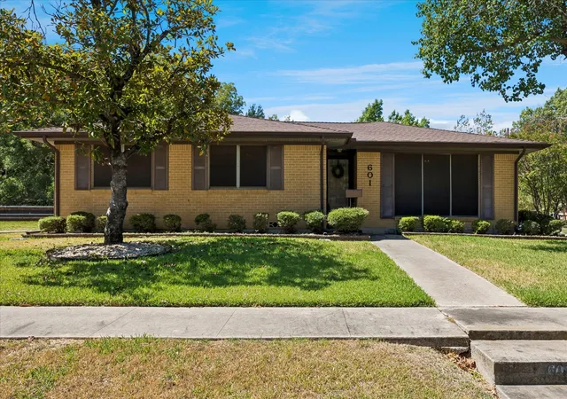 Photo 1 of Single family home for sale at 601 Line Dr, Gainesville, TX 76240 | MLS# 21380312 | Listing updated on 2026-10-04