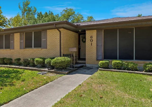 Photo 3 of Single family home for sale at 601 Line Dr, Gainesville, TX 76240 | MLS# 21380312 | Listing updated on 2026-10-04