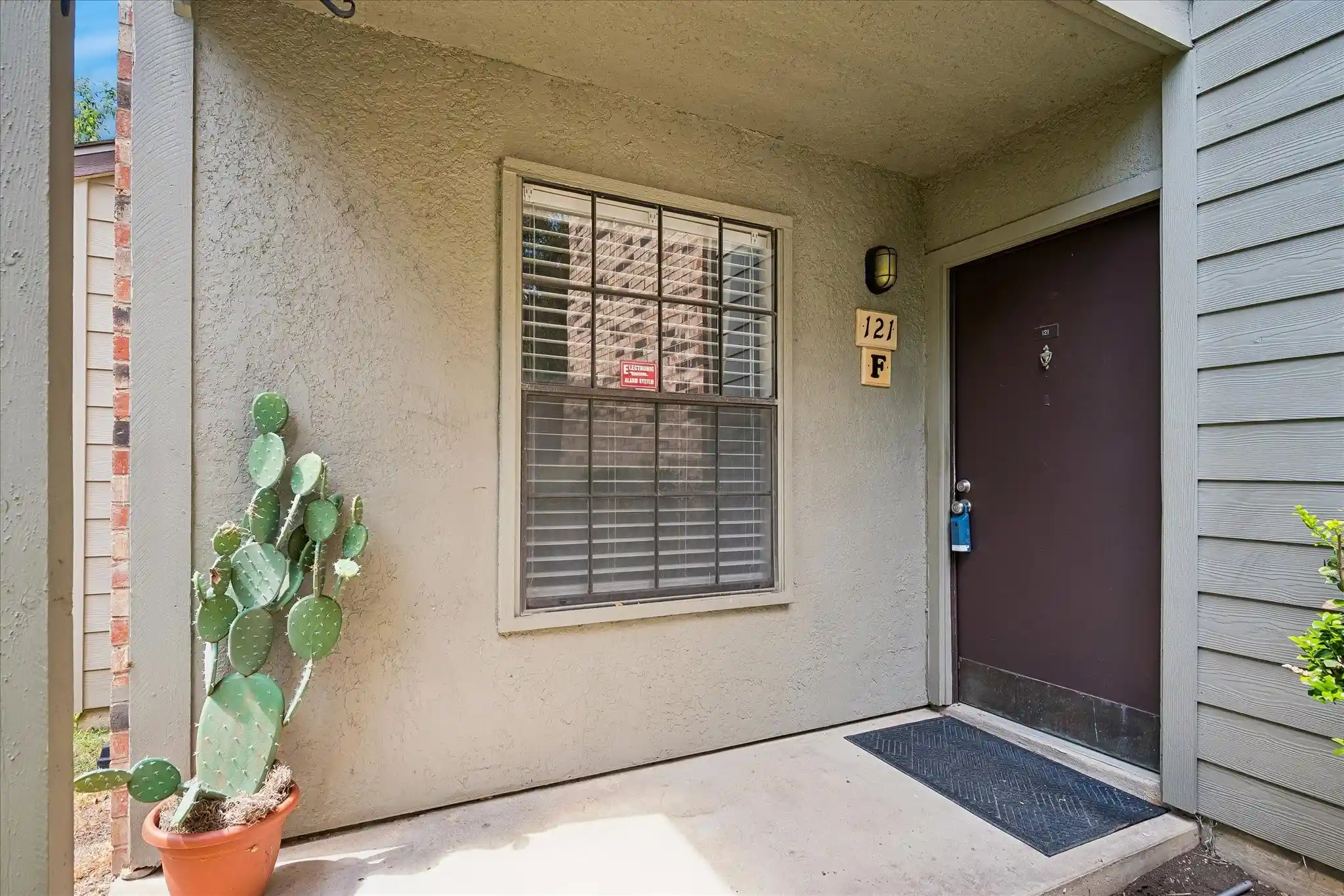 Photo 1 of Sale Pending at 5335 Bent Tree Forest Dr #121, Dallas, TX 75248 | MLS# 21380662 | Listing updated on 2026-10-28
