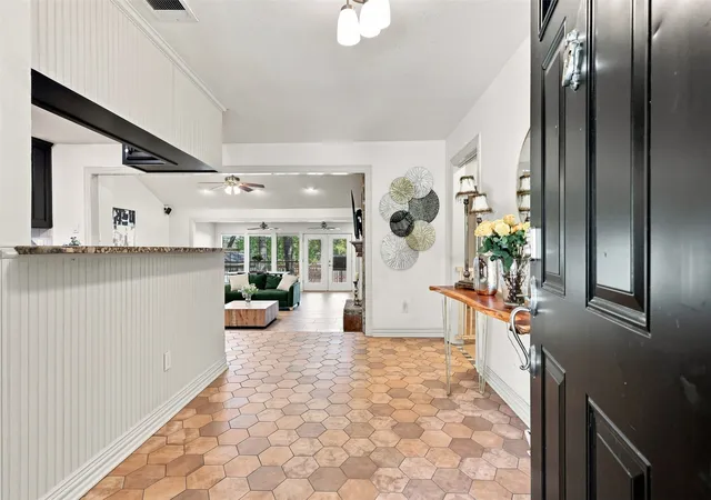 Photo 2 of Single family home for sale at 284 Shoreline Dr N, Azle, TX 76020 | MLS# 21381940 | Listing updated on 2026-10-03