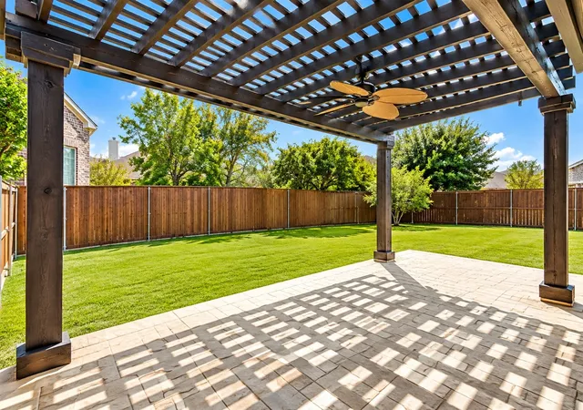 Photo 3 of Single family home for sale at 900 Southern Hills Way, Aubrey, TX 76227 | MLS# 21377079 | Listing updated on 2026-09-30