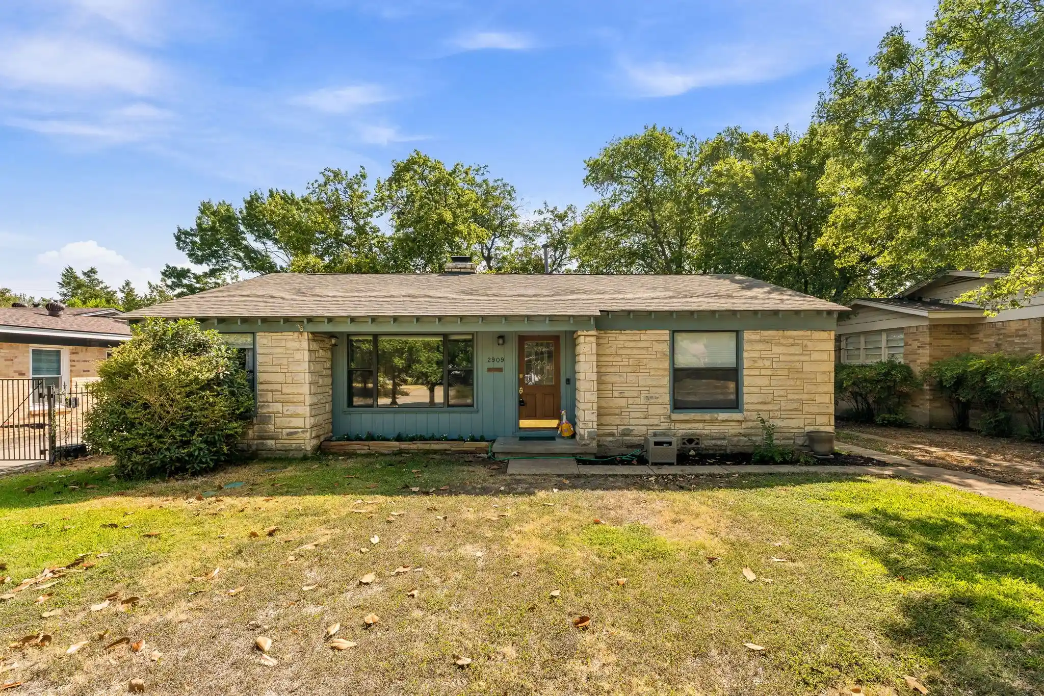 Photo 1 of Single family home for sale at 2909 Ryan Pl Dr, Fort Worth, TX 76110 | MLS# 21381183 | Listing updated on 2026-10-11