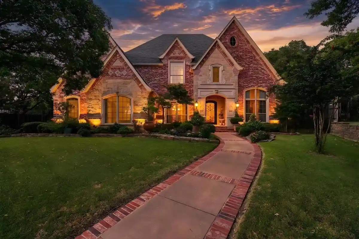 Photo 1 of Sale Pending at 206 Gallant Ct, Colleyville, TX 76034 | MLS# 21380003 | Listing updated on 2026-10-12