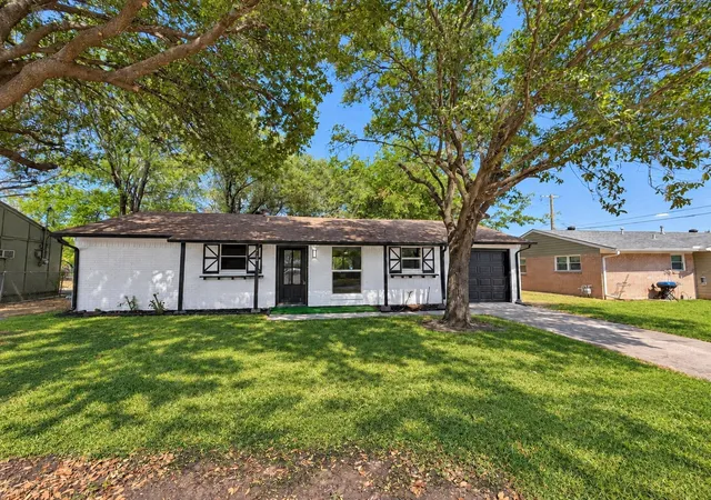 Photo 1 of Single family home for sale at 708 Sw Southridge Dr, Burleson, TX 76028 | MLS# 21382431 | Listing updated on 2026-10-03
