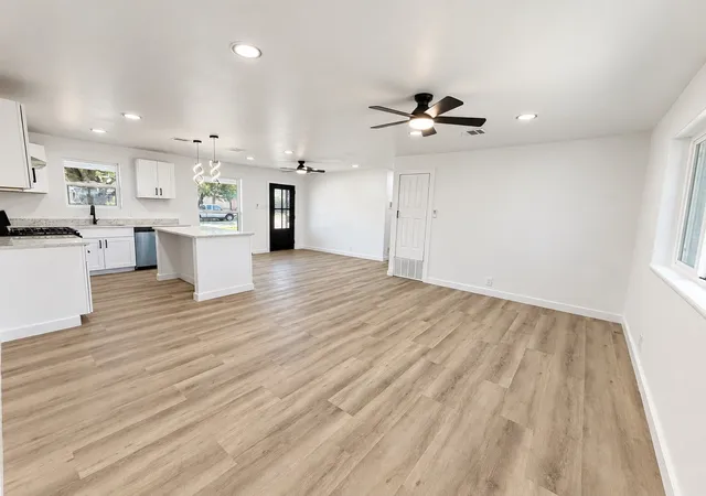 Photo 3 of Single family home for sale at 708 Sw Southridge Dr, Burleson, TX 76028 | MLS# 21382431 | Listing updated on 2026-10-03