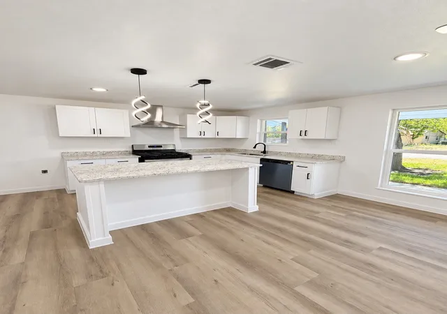 Photo 3 of Single family home for sale at 708 SW Southridge Dr, Burleson, TX 76028 | MLS# 21382431 | Listing updated on 2026-10-03