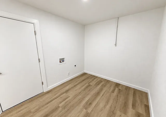 Photo 4 of Single family home for sale at 708 SW Southridge Dr, Burleson, TX 76028 | MLS# 21382431 | Listing updated on 2026-10-03