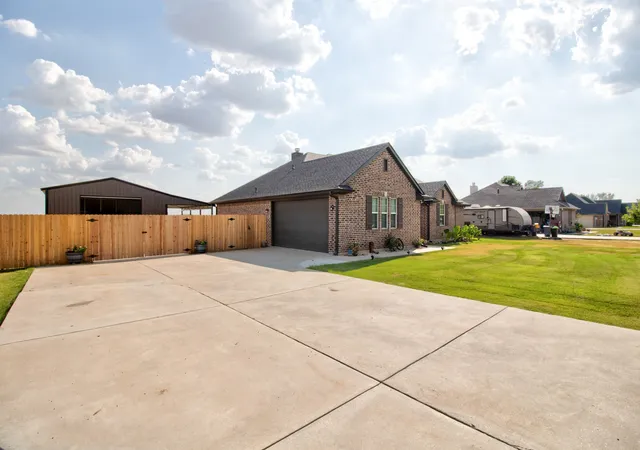 Photo 2 of Single family home for sale at 612 Fawn Trl, Tioga, TX 76271 | MLS# 21375293 | Listing updated on 2026-10-08